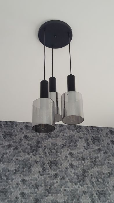 Lampy wiszące z żarówkami