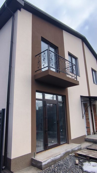 Продається частина будинку (новобудова))