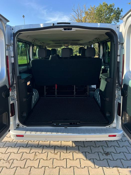 Wypożyczalnia Samochodów dostawczych i 9 - osobowych. Bus - Wynajem