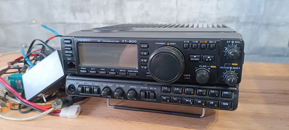 КВ трансивер Yaesu FT900