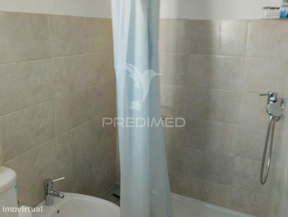 Moradia E Terreno Lugar Do Pinheiro / Loureiro