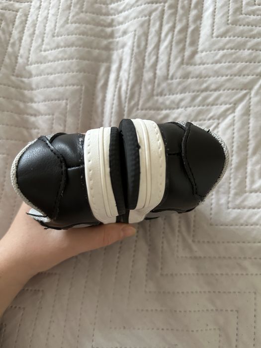 Дитячі чорні кросівки 17 р