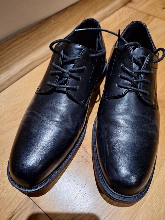 Buty chłopięce wizytowe czarne rozm 38.