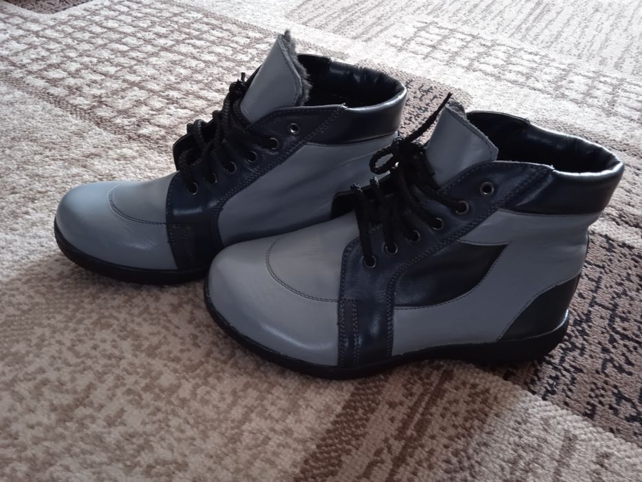 Ботиночки 36 розмер(обе пары)