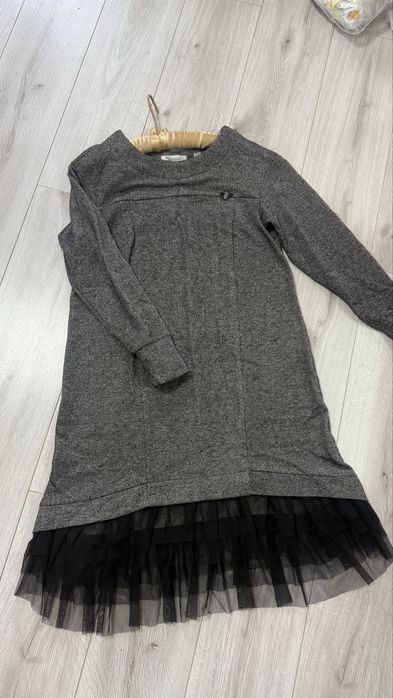 Нарядна сіра сукня з срібною ниткою ХЛ розміру