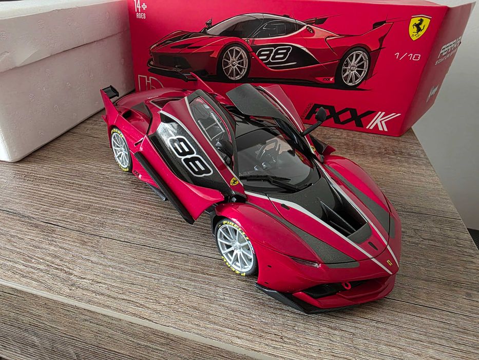 Ferrari FXX K 1:18 Burago Signature