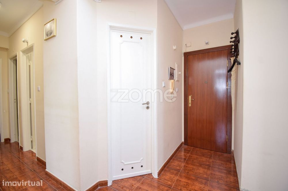 Apartamento T3 com Vista de Rio e Luz Natural | 9º Andar com Elevad...
