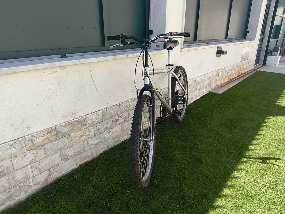 Bicicleta de montanha EMT, roda 26,  mudanças EMT - 18 mudanças