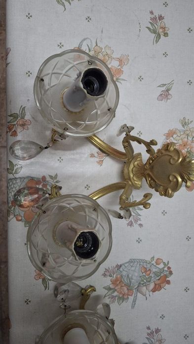 Candeeiro e apliques antigos.