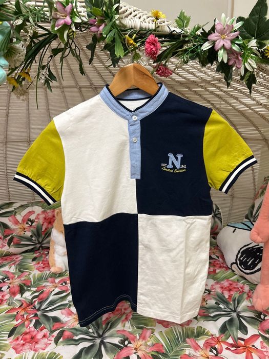 Polo colorido para rapaz