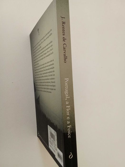 Portugal, a Flor e a Foice, de J. Rentes de Carvalho  Portes Grátis