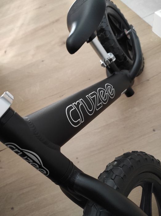 Rowerek biegowy czarny Cruzee