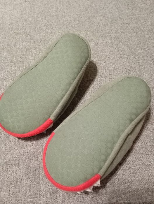 H&M Kapcie Dinozaury 28/29