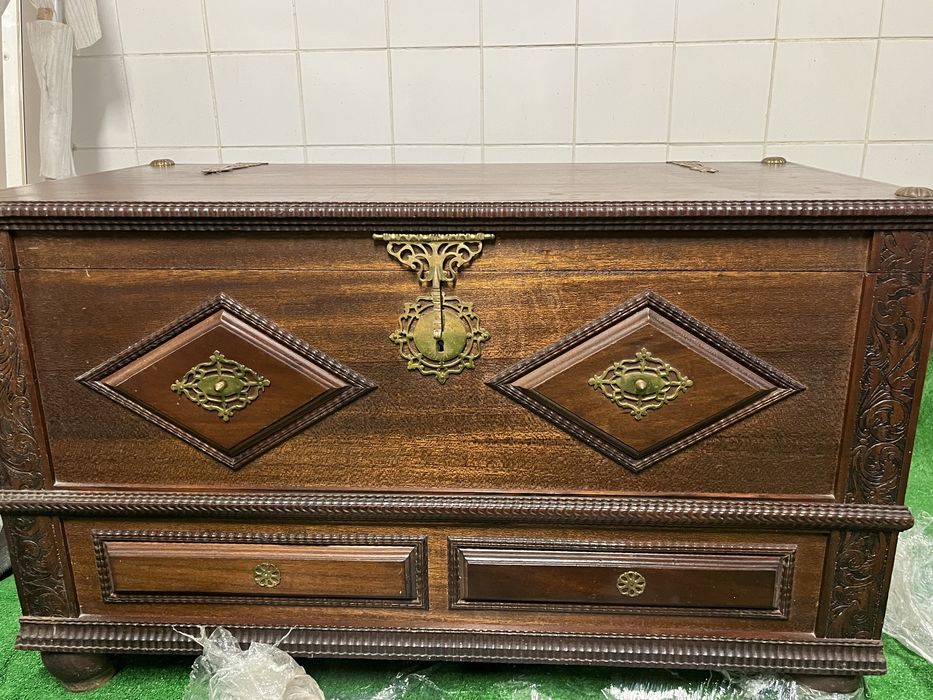 Arca Madeira antiga  Trabalhada