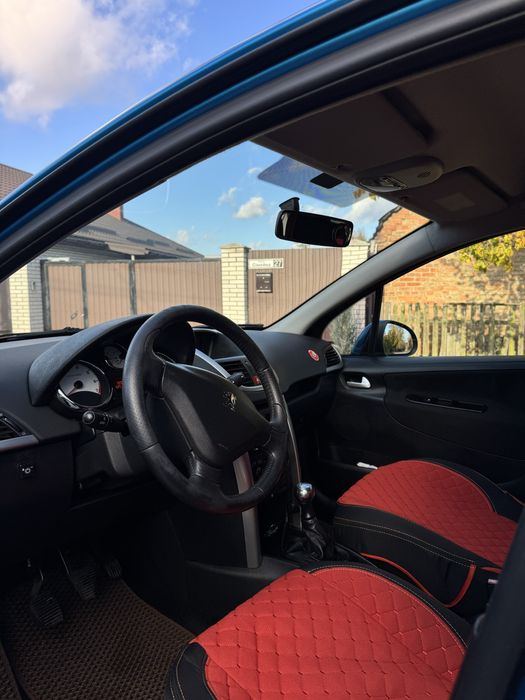 Продам Peugeot 207 2011года