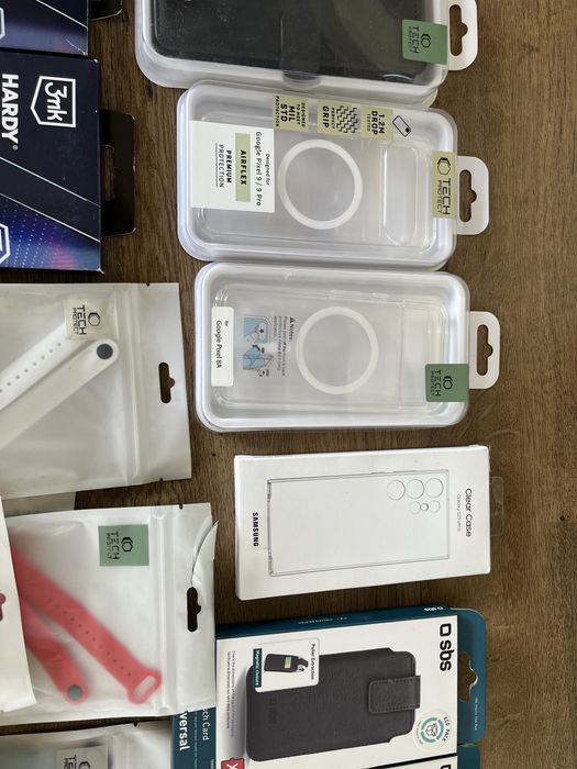 Sprzedam akcesoria to telefonow, paski mi band, to co na zdjeciach.