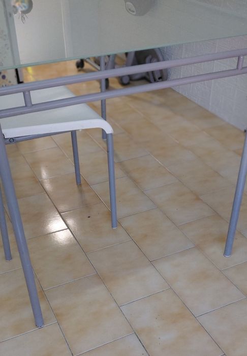 Mesa + 4 cadeiras