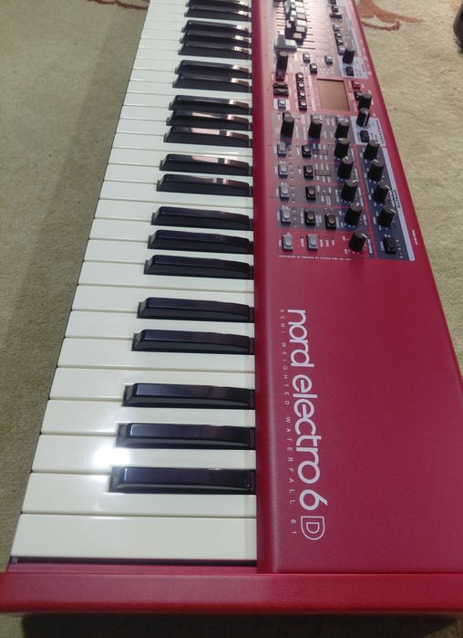 Teclado Nord Electro 6D 61 teclas