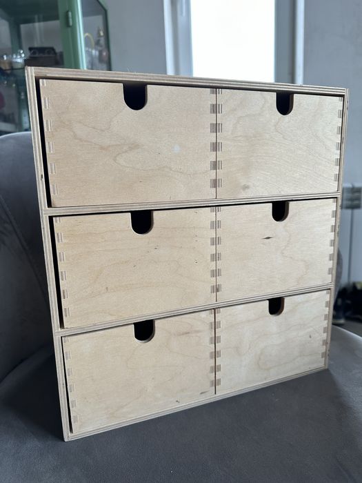 Стілець деревяний, полиця ікеа