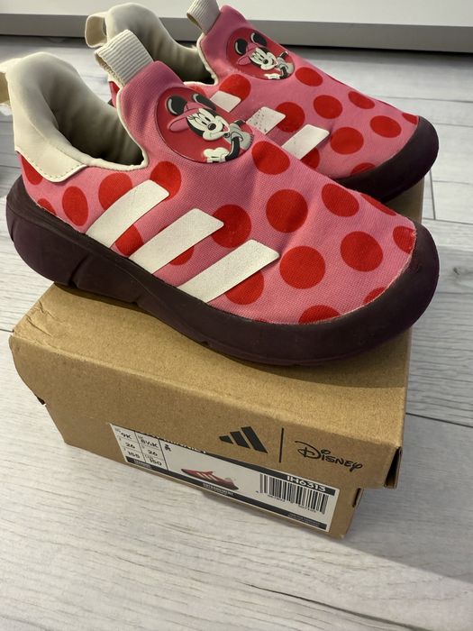 Adidas кросівки