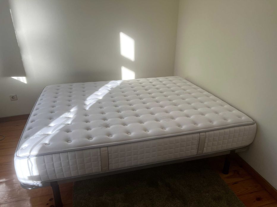 Colchão Queen Size Infinity Pocket em ótimo estado