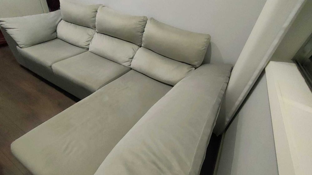 Sofá com chaise longue