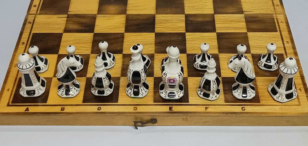 Porcelanowe szachy, Ćmielów