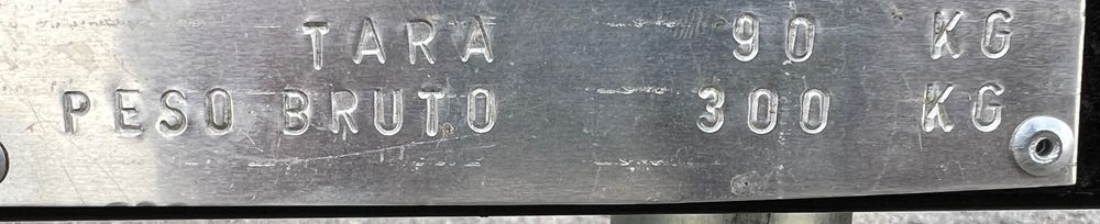 Atrelado impecável