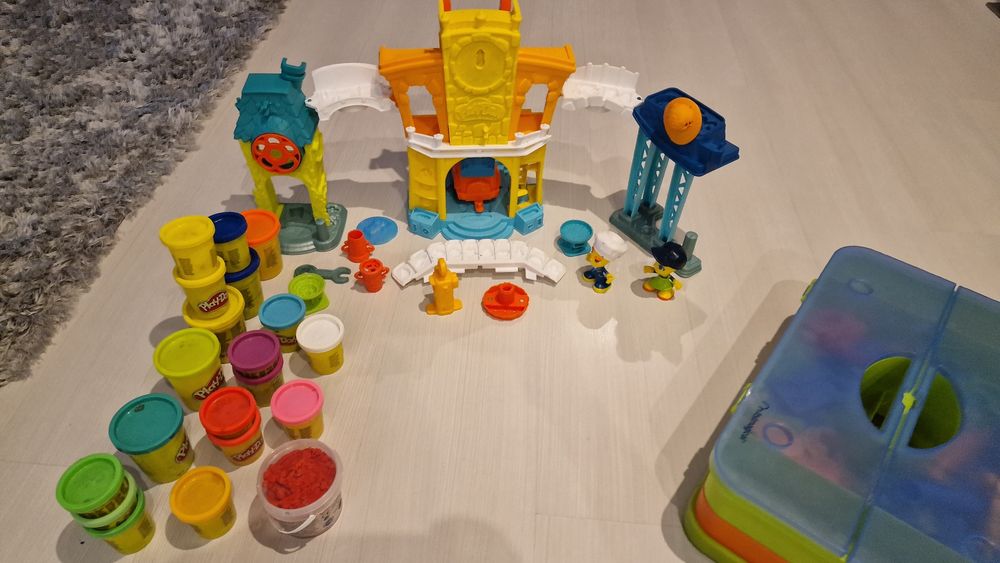 Conjunto de moldes para plasticina com arrumação e acessórios