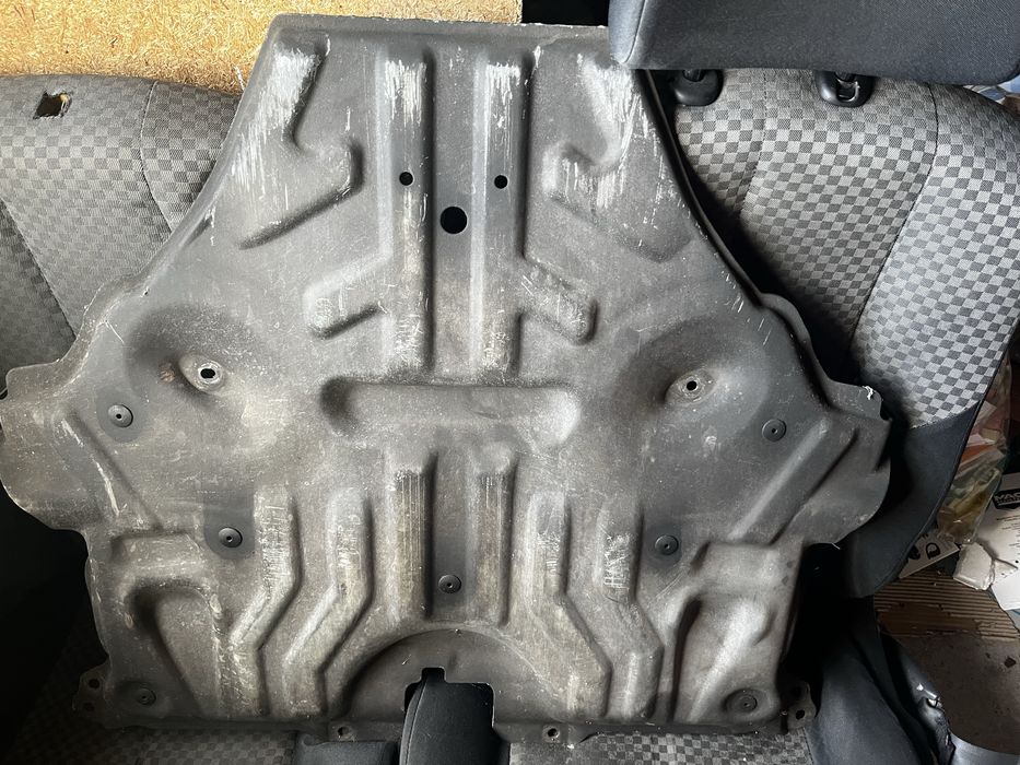 Osłona metalowa pod silnik Mercedes Klasa C