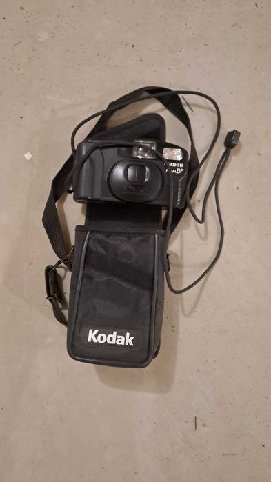 Aparat fotograficzny Canon plus pokrowiec Kodak
