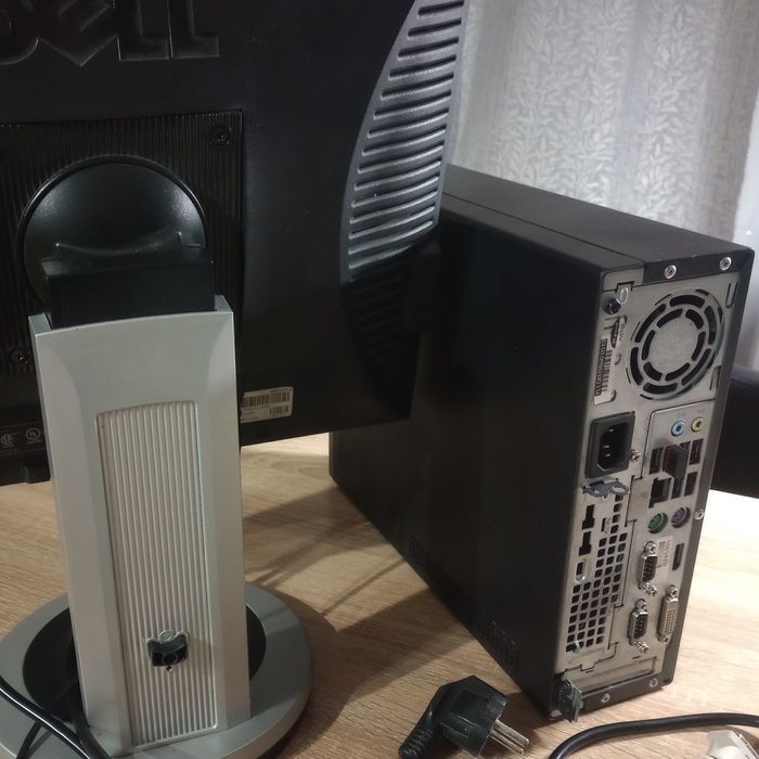 Komputer stacjonarny (Fujitsu) +monitor