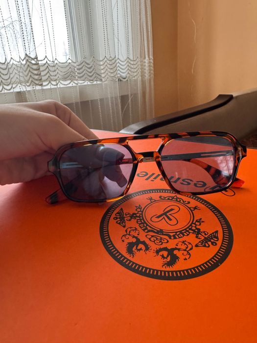 Різні окуляри на літо