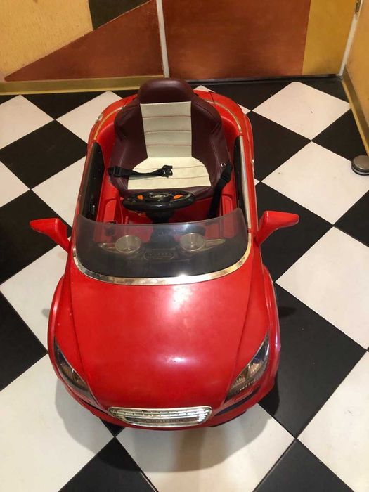 Дитячий автомобіль