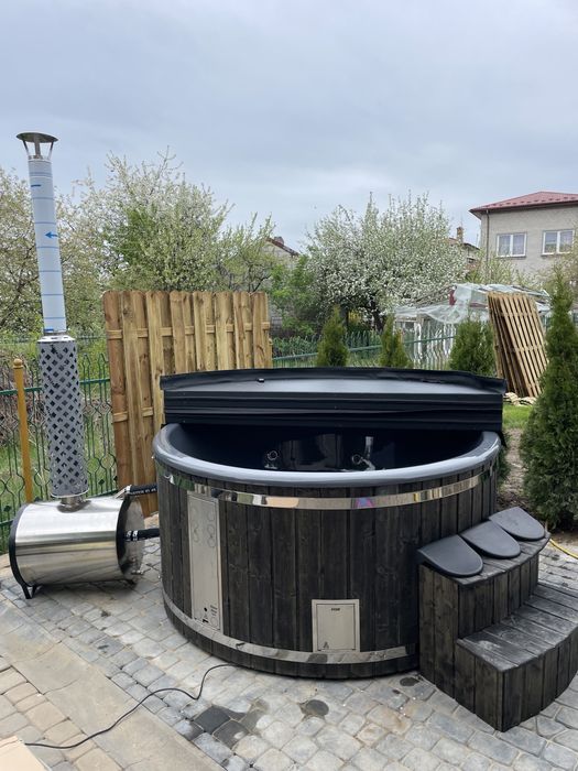 Jacuzzi, hot tuba, balia ogrodowa, spa w ogrodzie