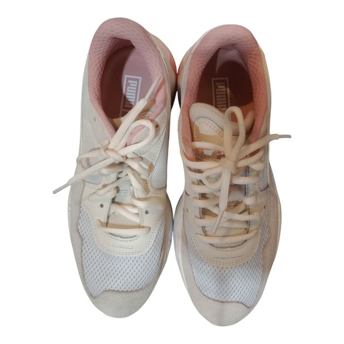 Tênis Puma usado apenas para fotografar