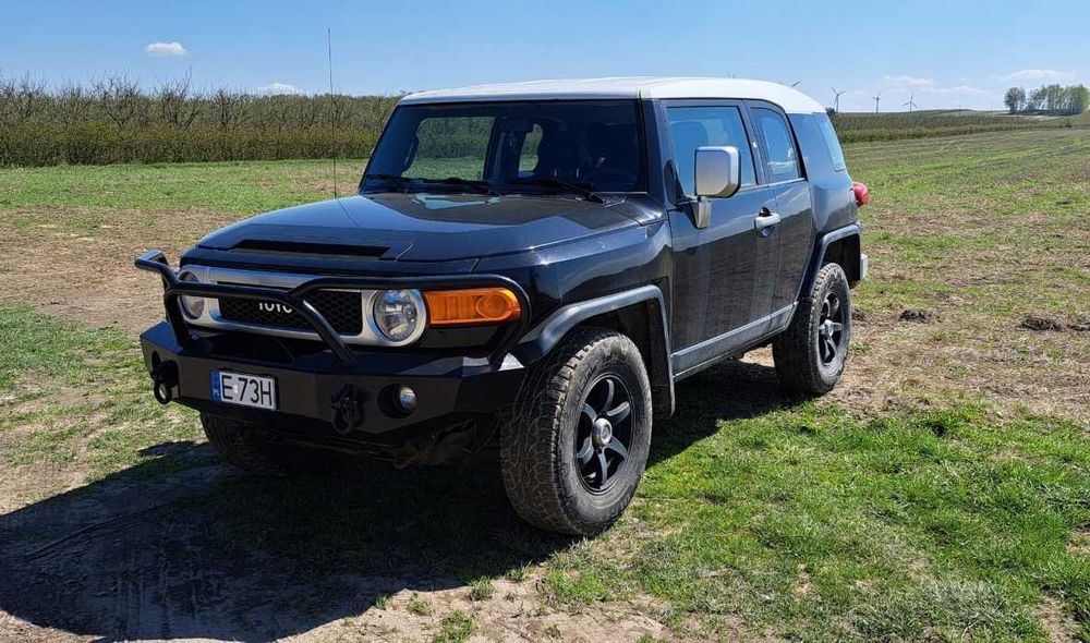 Toyota FJ Cruiser Бампер деталь разборка тойота запчастини