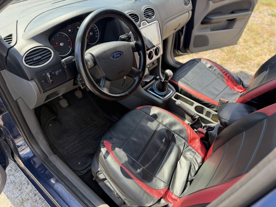 Продам Ford Focus 1.8  2010г