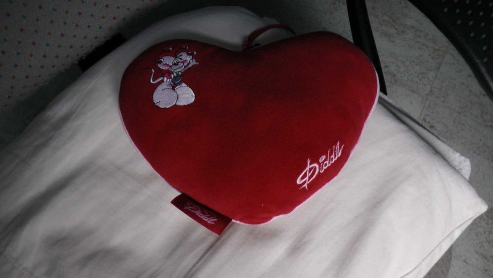 Poduszka Diddl Mouse serce, czerwona,  Poduszka w kształcie serca.
