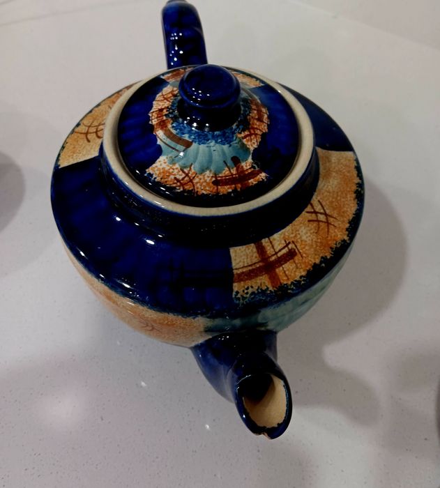 Bule e 2 chávenas da louça de Sacavém