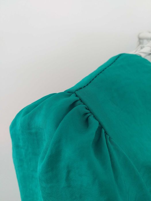 Vestido verde esmeralda com detalhe nas costas e mangas 3/4 S
