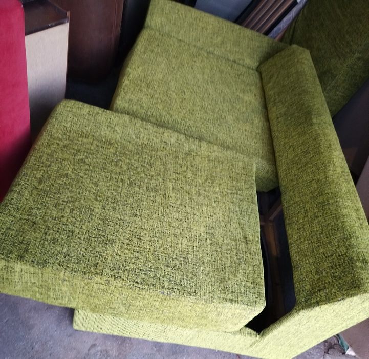 Sofa chaise longue com arrumacao e bancos deslizantes