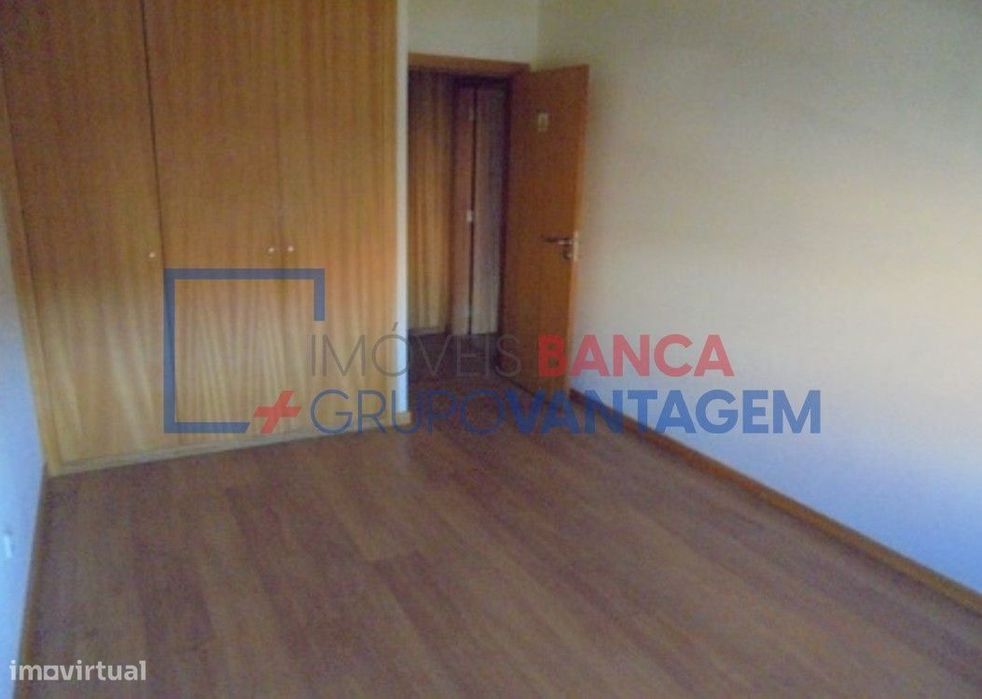 Apartamento T2 com varanda em Canelas, V.N.Gaia