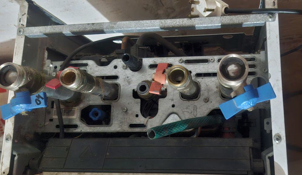 ГАЗОВИЙ КОТЕЛ Ariston EGIS, у робочому стані. Самовивіз.