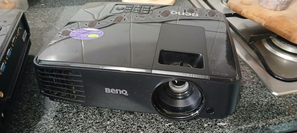 Projetores Benq sem uso