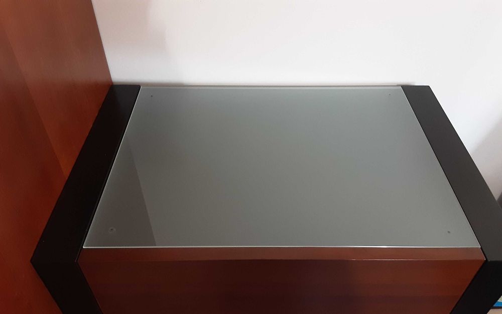 Camiseiro cor cerejeira e preto