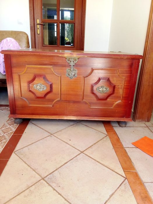 Arca Baú em  madeira ornamentada