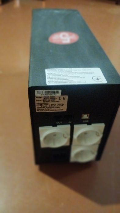 Джерело безперебійного живлення для комп'ютера