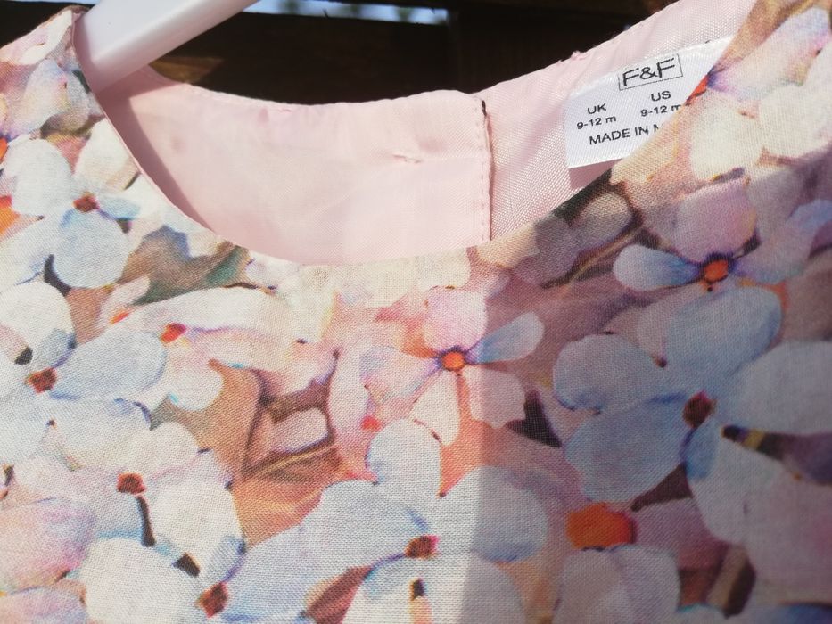 Piękna sukieneczka, r. 9-12 mięsięcy