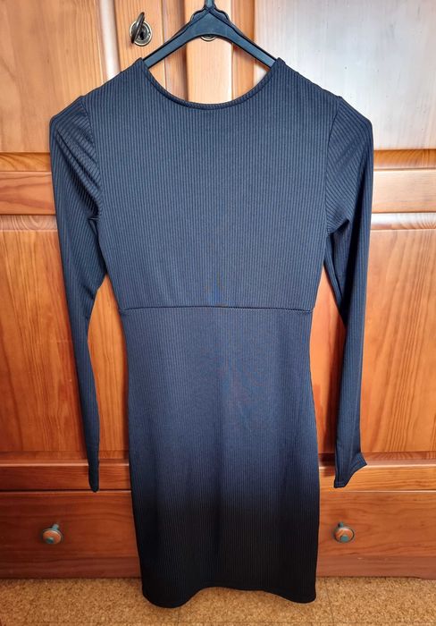 Vestido preto com decote e racha à frente H&M, tam 32 - nunca usado